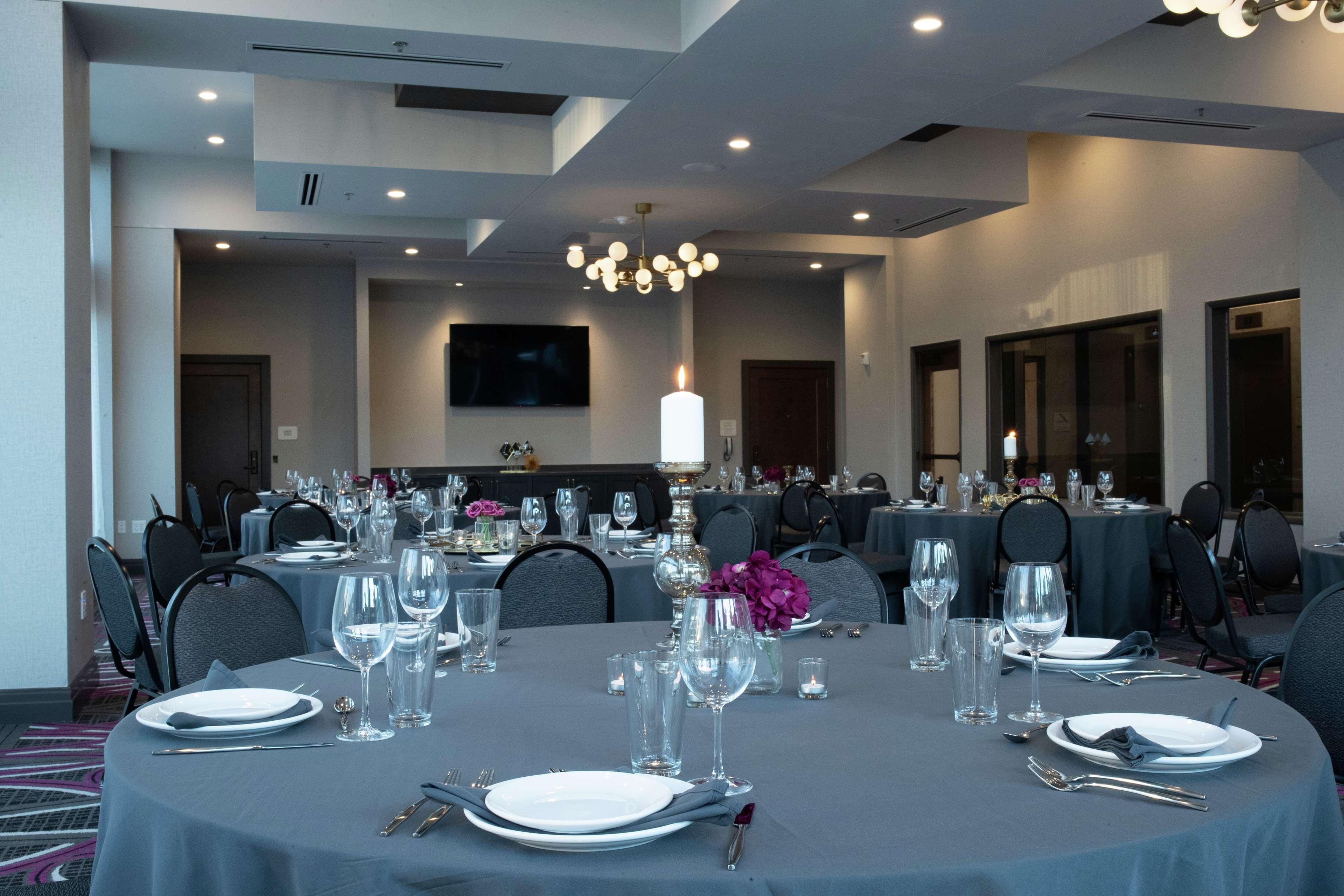 The Axis Moline Hotel, Tapestry Collection By Hilton Bagian luar foto