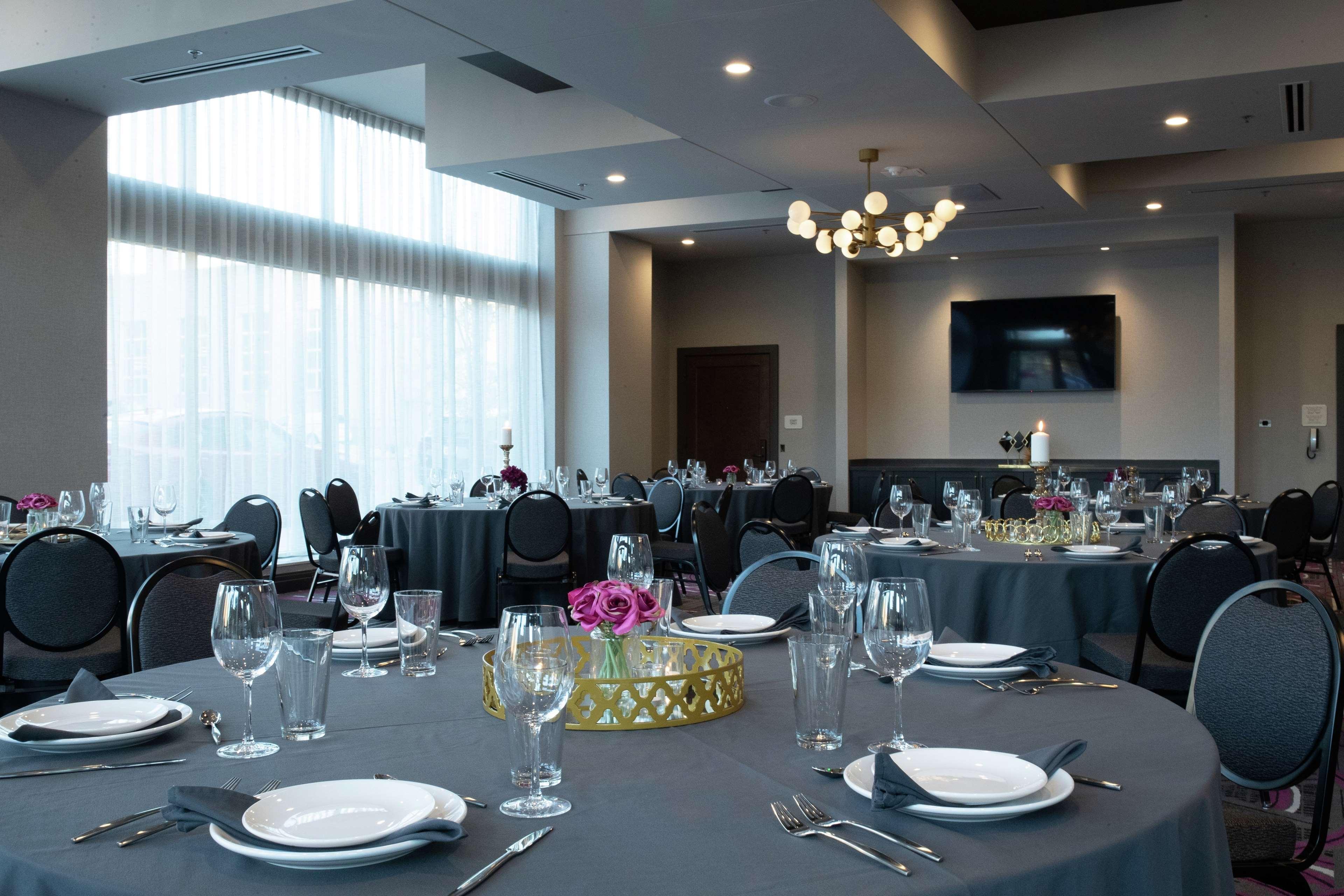 The Axis Moline Hotel, Tapestry Collection By Hilton Bagian luar foto